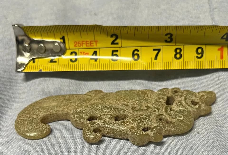 Warring States–Han Openwork S-Shaped Chi-Dragon Pendant
