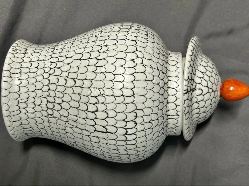 Qing Qianlong Fish-scale Pattern Lidded Jar