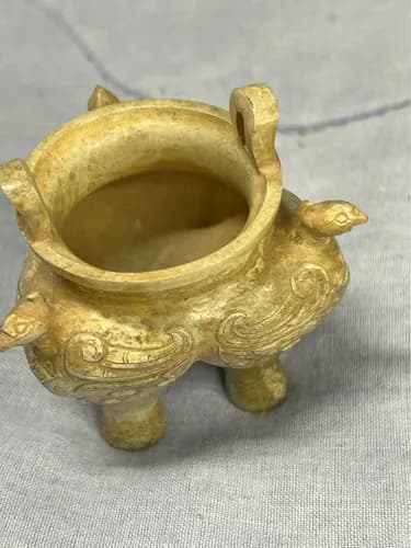Shang–Zhou Jade Li Censer with Phoenix and Beast-Mask Motif